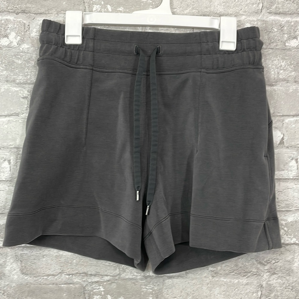 Lululemon Soft Ambitions High Rise Short 4"
Graphite Grey